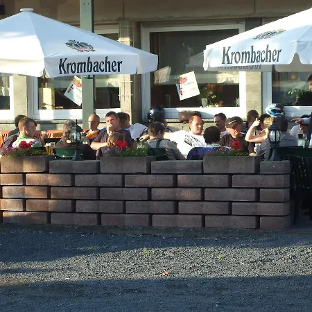 Szálloda Zur Quelle 3*